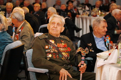 Ветеранам Великой Отечественной войны вручили Почетные грамоты Законодательного Собрания  